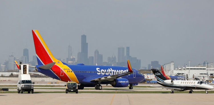 Two passenger planes collide at Chicago airport