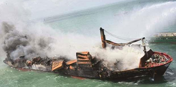 sri-lanka-marine-disaster-burning-ship