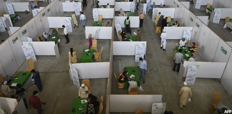 Vaccination, Karachi Expo Centre, vaccinators, strike