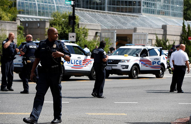 us capitol man bomb pickup truck police custody