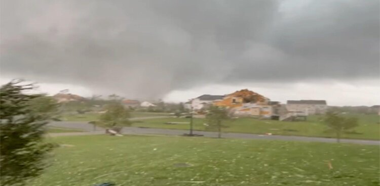 Man captures moment tornado devastated his home in chilling video