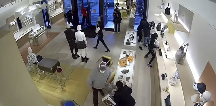 $120,000 of Louis Vuitton merchandise stolen from Chicago store