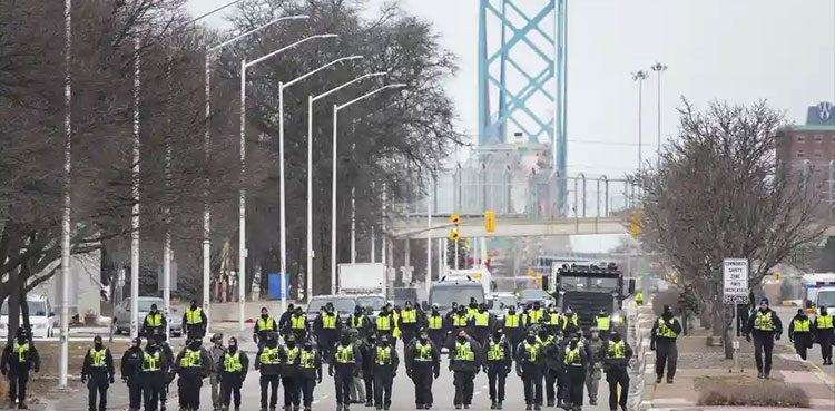 Freedom Convoy, US-Canada bridge