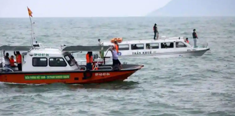 boat capsize, tourists, vietnam