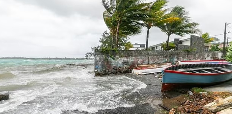 Mauritius cyclone power