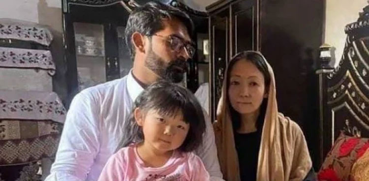 a-japanese-woman-arrived-in-pakistan-with-her-daughter-to-marry-a-man