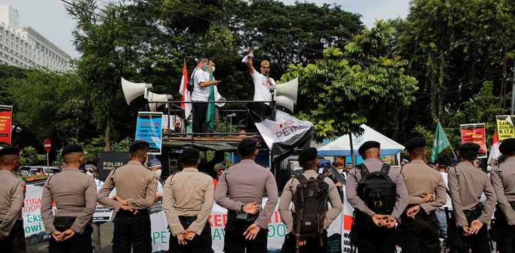 Indonesian-farmers-protest-oil-palm