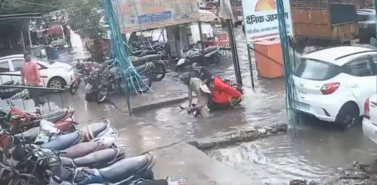 scooty, flooded, ditch, viral video