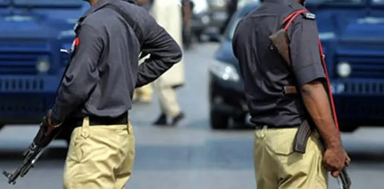 Policemen, cellphone theft, Hafizabad