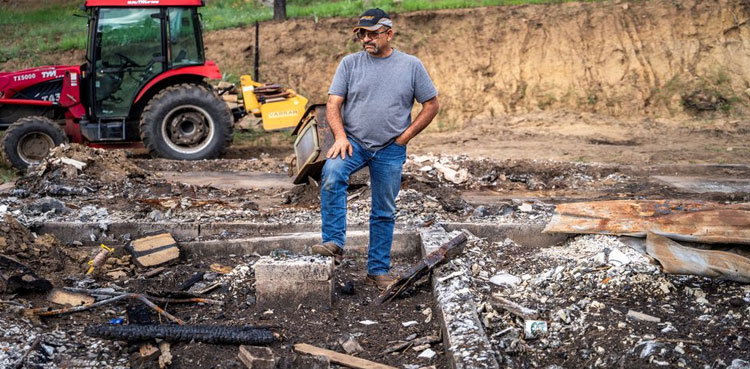 Después de los incendios en Nuevo México, Estados Unidos pide a las víctimas que paguen.