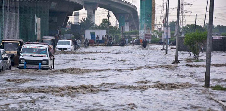 Roads inundated, heavy rain, Karachi