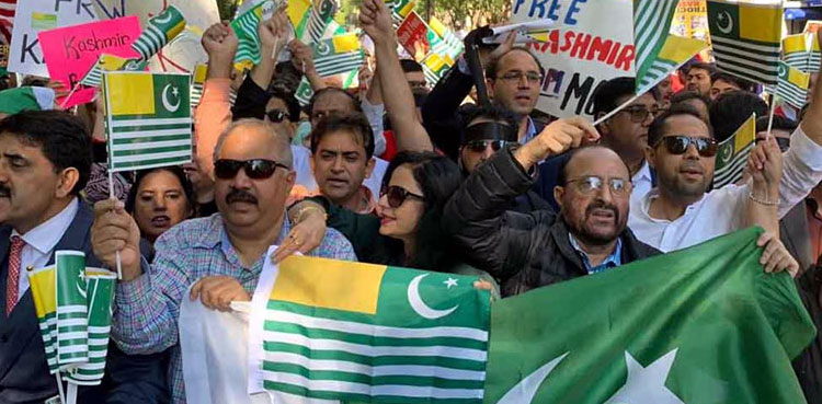 Kashmiris-sikhs-protest-un-building