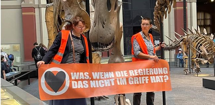 German eco activists, dinosaur exhibit, Berlin Natural History Museum