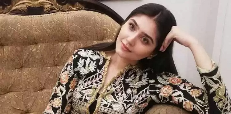 dur-e-fishan saleem viral pictures without makeup