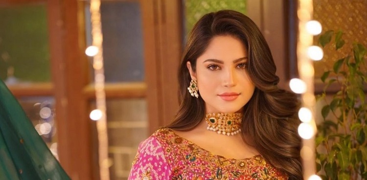 Neelam Muneer Receives Love For Pyar Deewangi Hai 1277