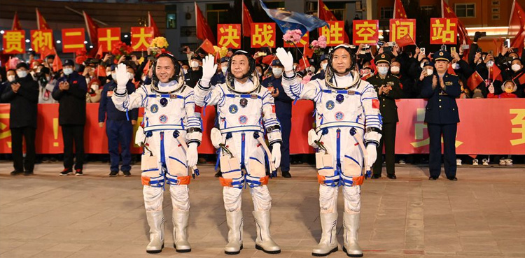 Chinese astronauts, space station, historic mission