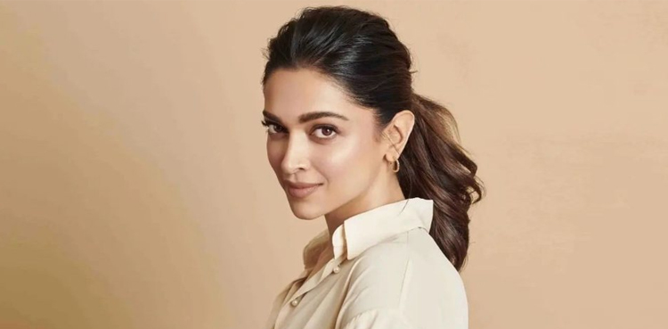 Deepika Padukone unveils the FIFA World Cup trophy at the stadium. Watch