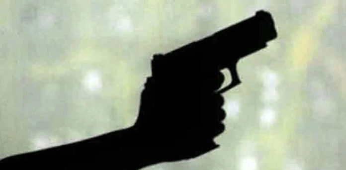 girl shot dead, resisting robbery,