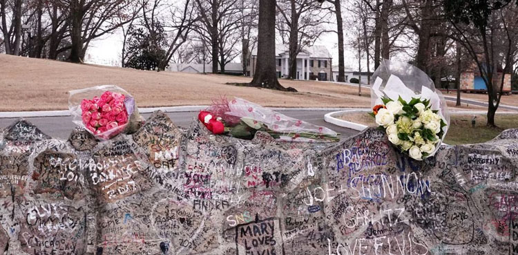 Lisa Marie Presley, laid to rest, Graceland, Memphis mansion, King of Rock 'n' Roll,