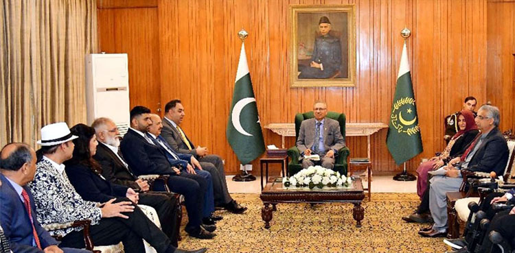 President Alvi urges Overseas Pakistanis to highlight Kashmir issue