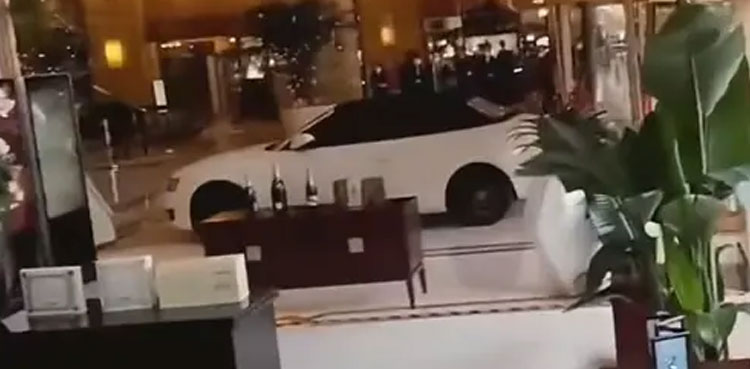 car smashes, hotel, hotel lobby, viral, videos, viral videos