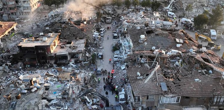 Earthquake, Three women, Turkey