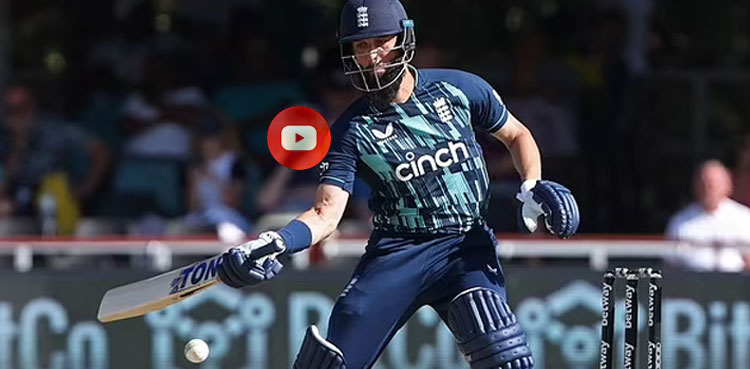 Watch: England star Moeen Ali attempts one-handed switch hit