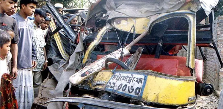 17 killed in Bangladesh bus crash