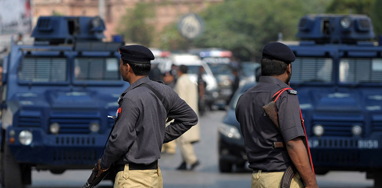 Policeman, neighbor, throwing garbage, Karachi, minor dispute