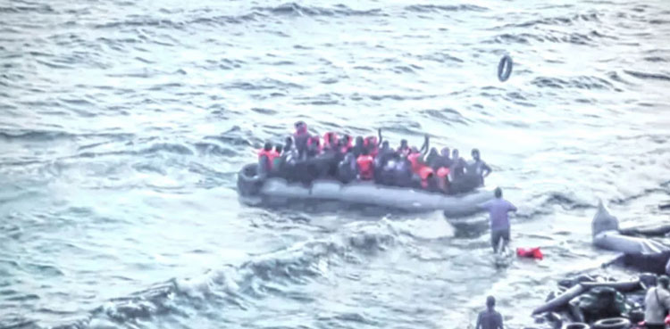 Greece, 80 migrants rescued, ship capsizes