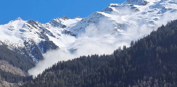 avalanche french alps four killed