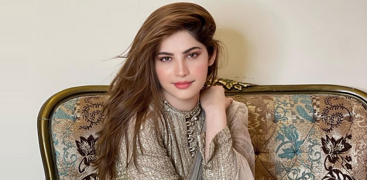 neelam muneer viral picture