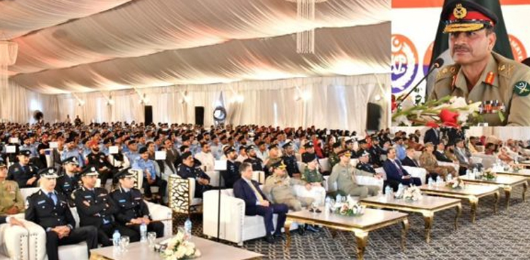 COAS visits Police Lines, addresses families of police martyrs