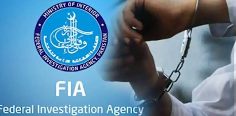 FIA Karachi, offloads passenger, Jinnah international airport, over fake documents