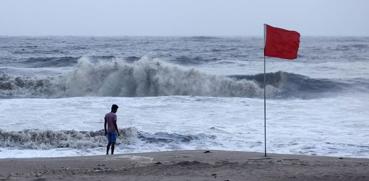 Russia evacuates 2000, Far East floods, Tropical Storm Khanun