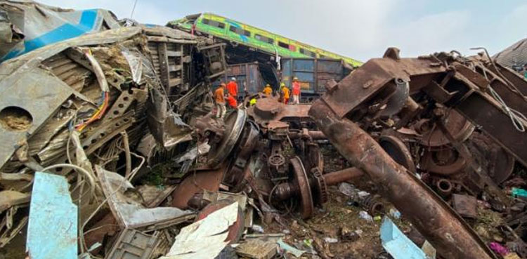 More than 280 dead, hundreds hurt in India horror rail crash