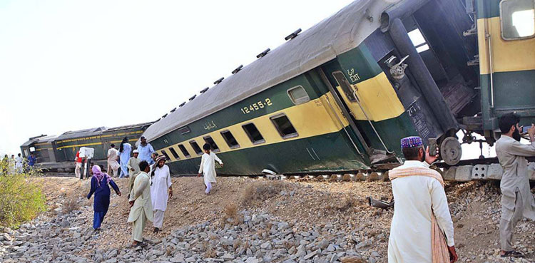 At least 10 injured after train derails near Faisalabad