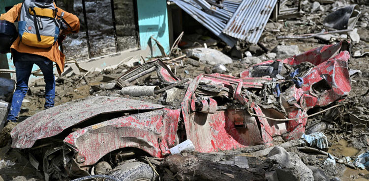 Heavy rains hinder rescue effort after Colombian landslide kills 20