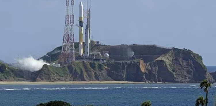 Japan suspends launch of rocket carrying moon lander