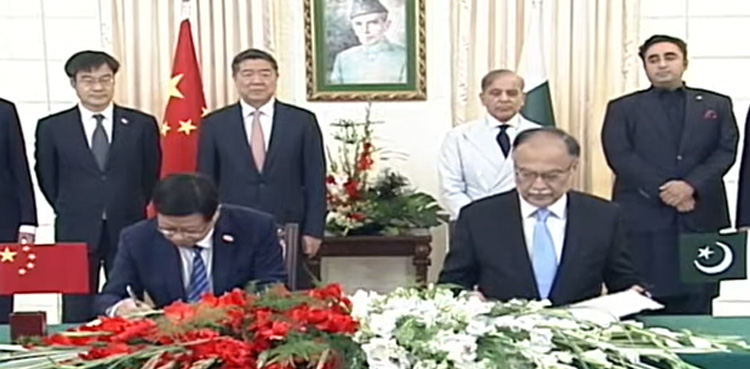 Islamabad, Beijing ink six MoUs & agreements for promoting ties