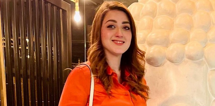 momina iqbal viral pictures