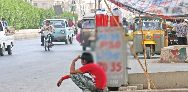 illegal-sale-of-iranian-petrol-surges-in-karachi