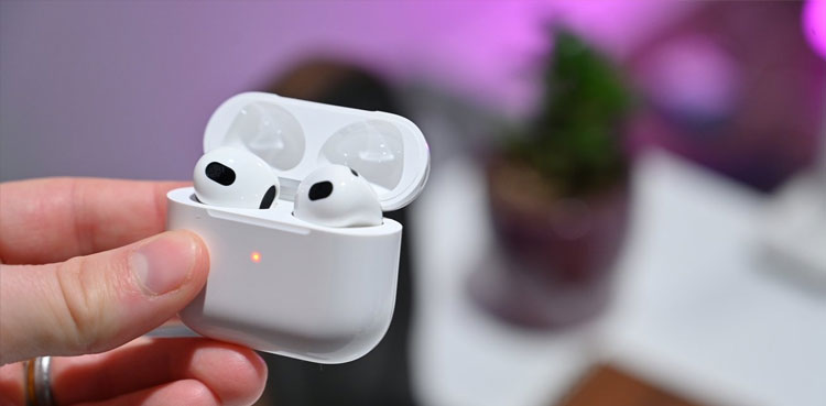 Woman swallows AirPod, AirPods, vitamin pill