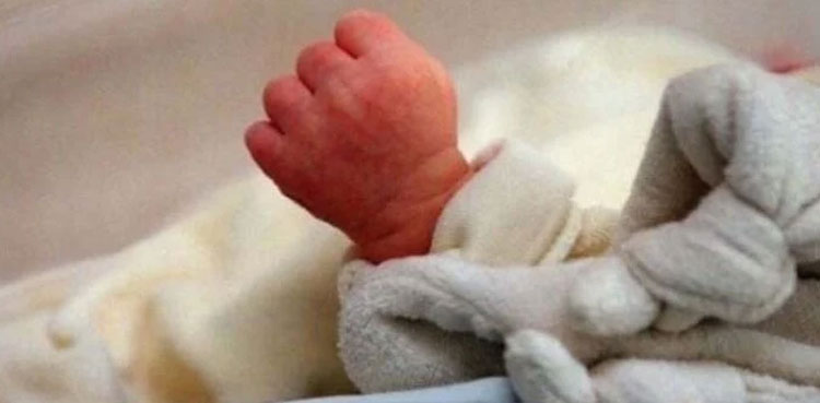 Karachi woman throws newborn, newborn baby, Karachi Liaquatabad