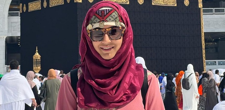 hira khan, umrah, viral pictures, responds to troll