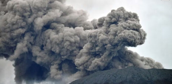 Indonesia volcano, colossal ash tower