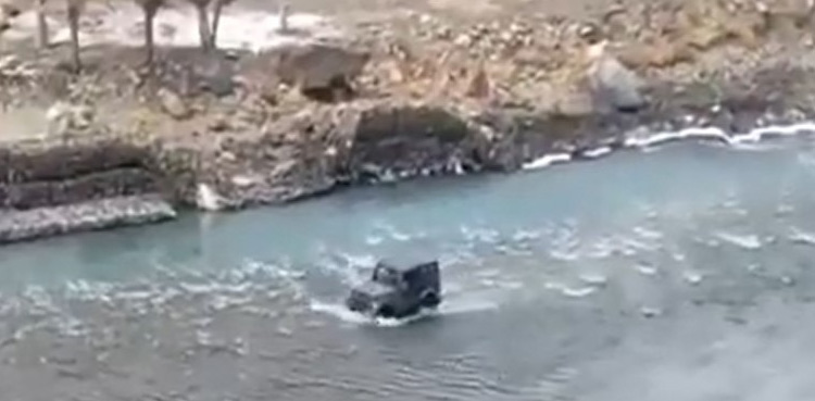 viral-video-car-man-river-India