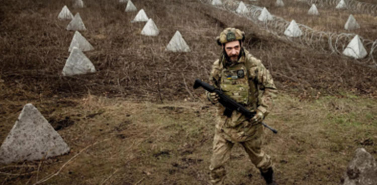 Ukraine, Russia, barricades , shifts to defence