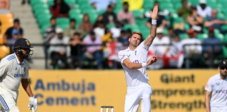 James Anderson becomes first pacer to pick 700 wickets in Tests