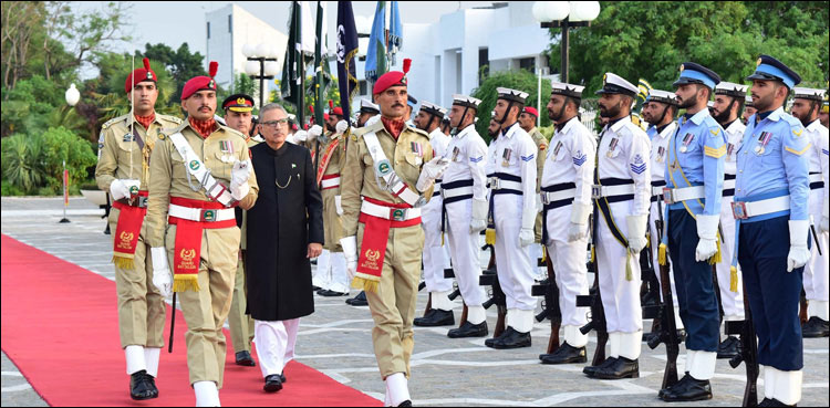 President Arif Alvi given farewell guard of honour at Aiwan-e-Sadr